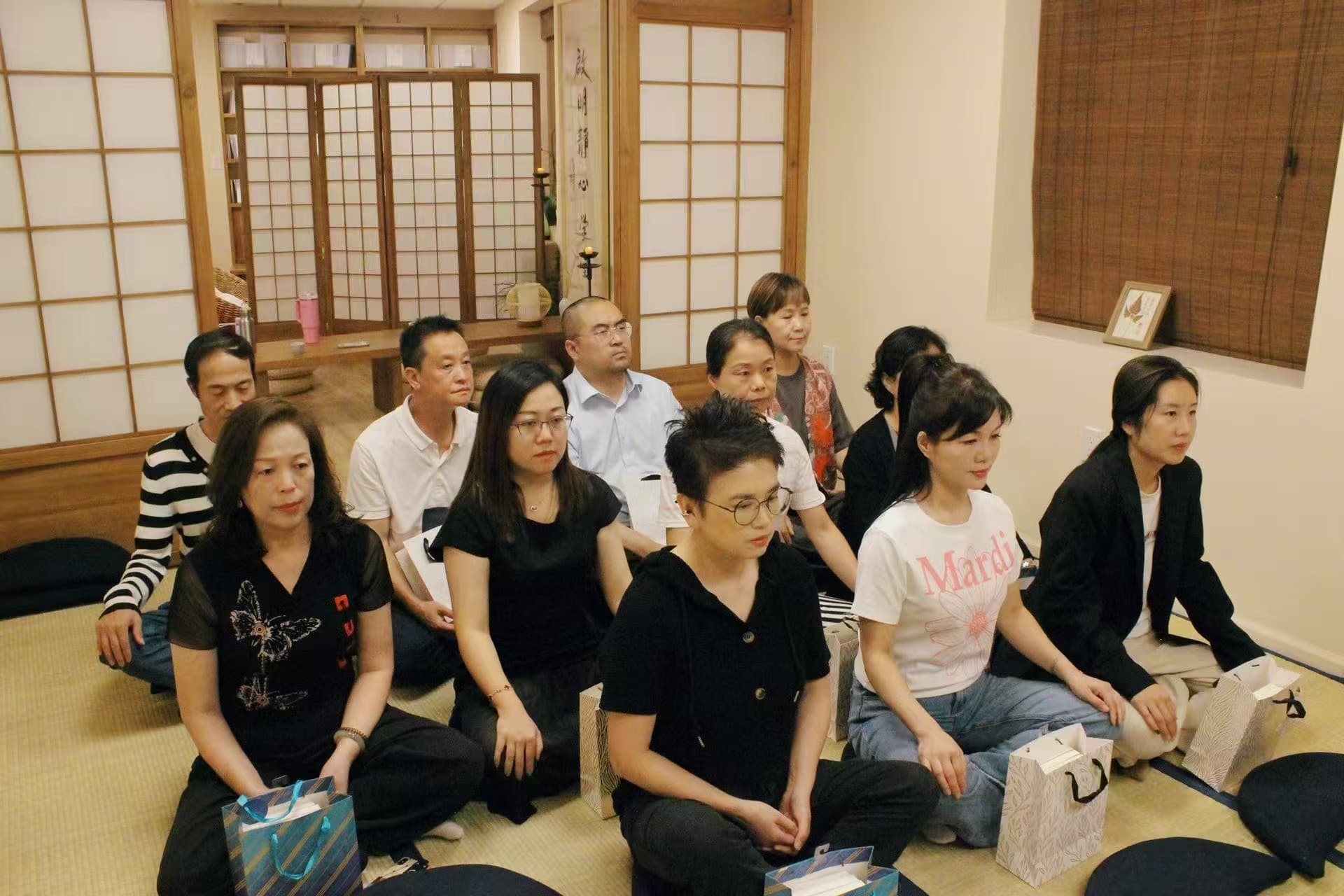 四、点亮一盏灯：让静心成为一种生活方式